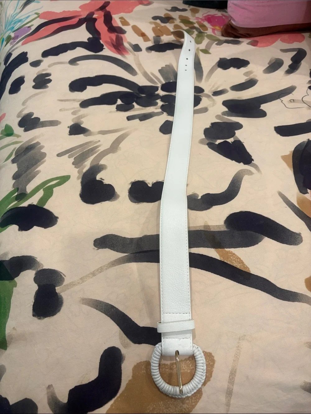 White Women’s Smooth Leather-Effect Belt with Round Buckle